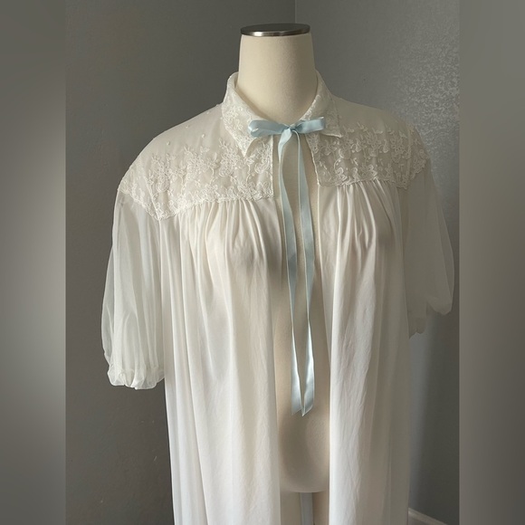 Vanity Fair White Robe with Lace and Blue Ribbon - Picture 7 of 10